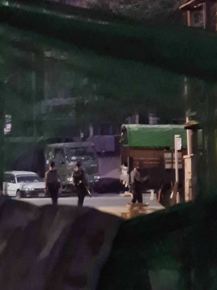 kimyanMM's tweet photo. It was such a bad experience last night where the junta were surrounded at the entrance of every streets at Sanchaung. They didn't even let us cross Bagaya street as they want totally shut down for Kyun Taw street side.
#WhatsHappeningInMyanmar #Throwbacklastnight https://t.co/gRZkmxyacV