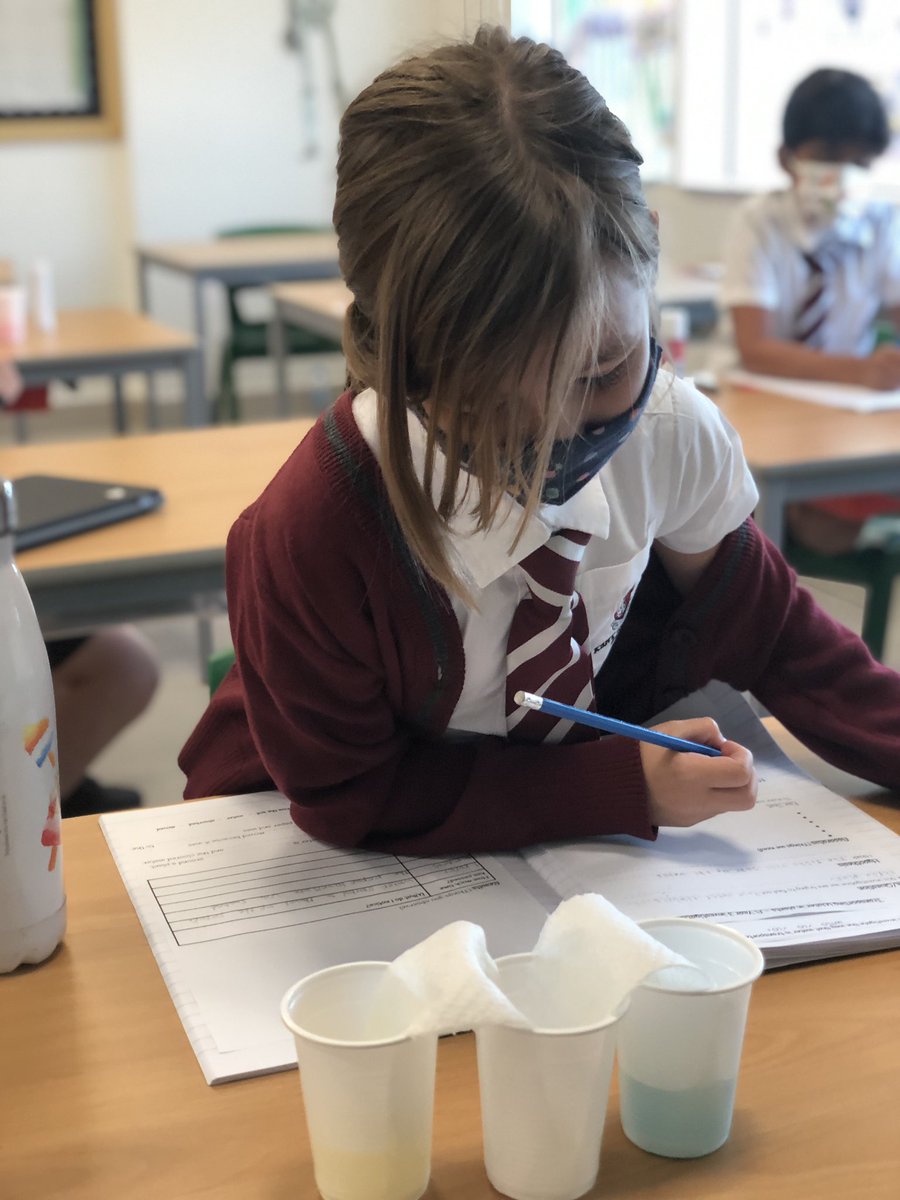 KCD_Year3's tweet photo. It's science week and 3D have taken part in an interesting experiment considering how roots work. #ScienceWeek2021 https://t.co/frAF9fT9xL