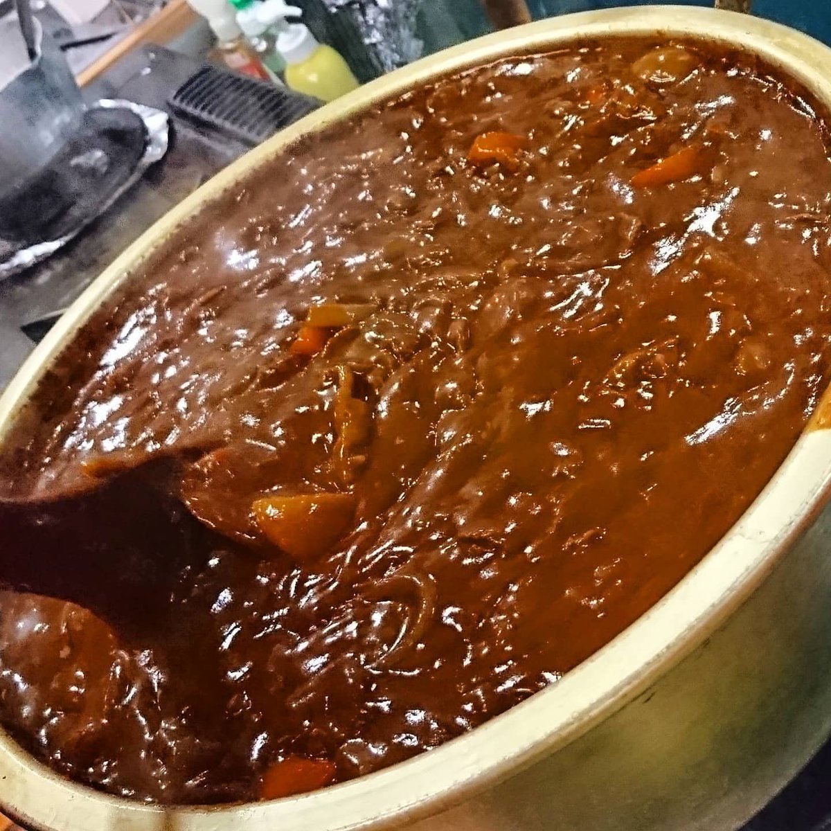 焼肉みよし 米沢牛鉄鍋焼き こんにちは みよしカレー出来ました 今回も米沢牛めっちゃ使っています カレーで締めるは有名な話 原価率がかかりすぎてしまったみよしカレー 注文率80 Overです そしてまた卒業するバイトさんからお酒を