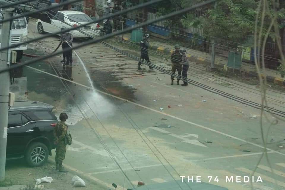 On March 8, State terrorists kill people n then wash the blood stained on the street with water in Myitgyina. They r hiding evidence of their violence.

RELEASE THE ARRESTED

#Mar9Coup
#WhatsHappeningInMyanmar