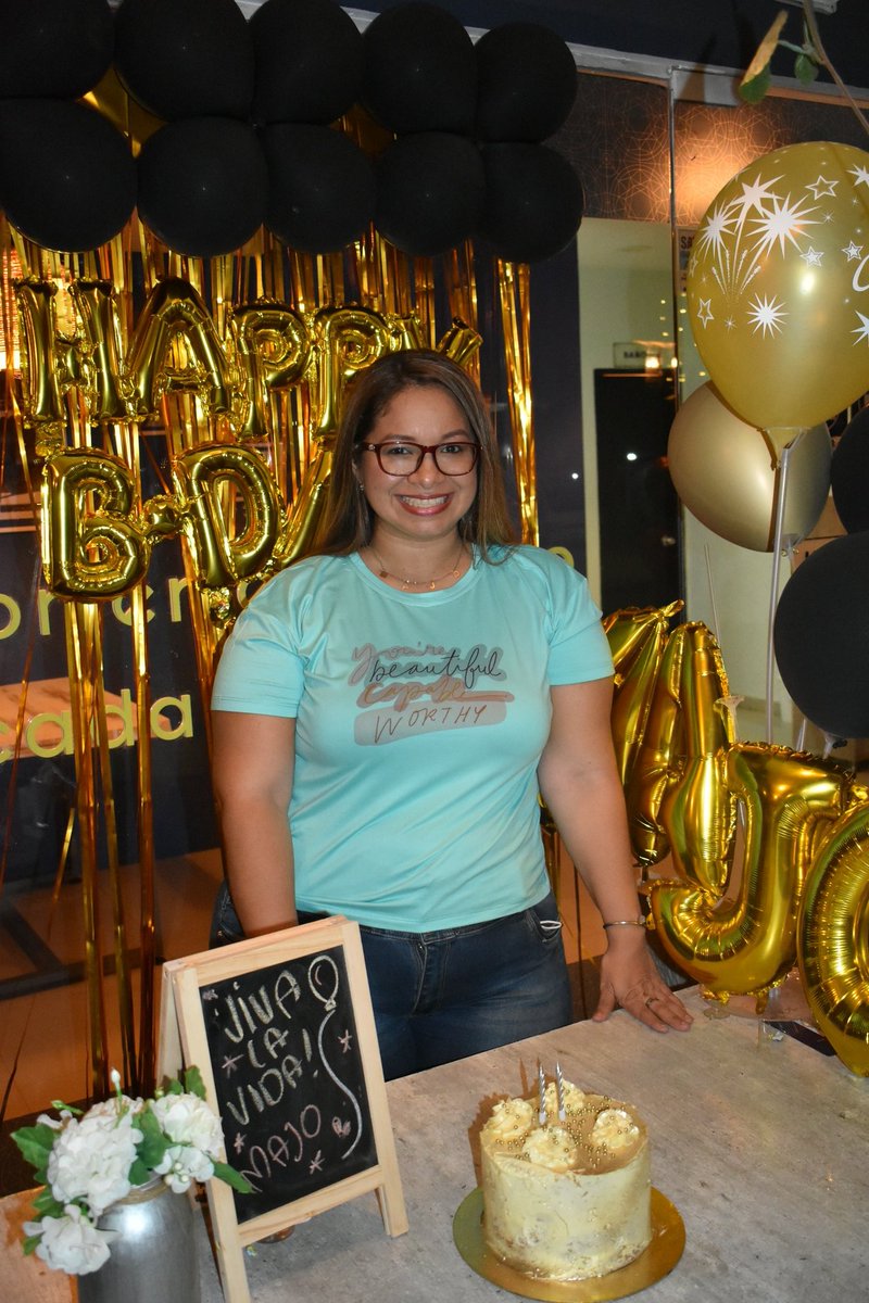 MaJo_Lopez07's tweet photo. Coleccionando momentos! 🎉🎂
Happy Birthday To Me! 
Feliz y agradecida con Dios y la Virgen por esta nueva vuelta al sol! 
A todos mil gracias por sus manifestaciones de afecto y buenos deseos. Dios les multiplique al infinito todo lo bueno! 

#HBDMaJo #loscumplifeliz #cumpleaños https://t.co/U3jmkONcud