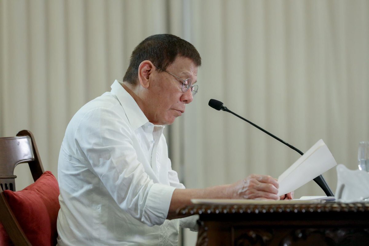 PHNews01's tweet image. President Rodrigo Roa #Duterte on Monday night said VP Leni #Robredo’s call for a review of Sinovac's CoronaVac Covid-19 vaccine by the Health Technology Assessment Council (HTAC) created doubt just as the government was boosting public confidence in the vaccines.