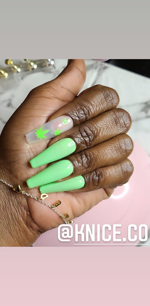 B3autifullK's tweet photo. #KNICE💚
#nails #pressons #followmynailjourney #blackgirlsrock #pressons #acrylicnails #smallbuisness #longnails #colorchanging #polygelkit #mediumnails #practicemakesperfect #nailart #inspire #naildesign #nailsart #weednails https://t.co/fikcwAXewW