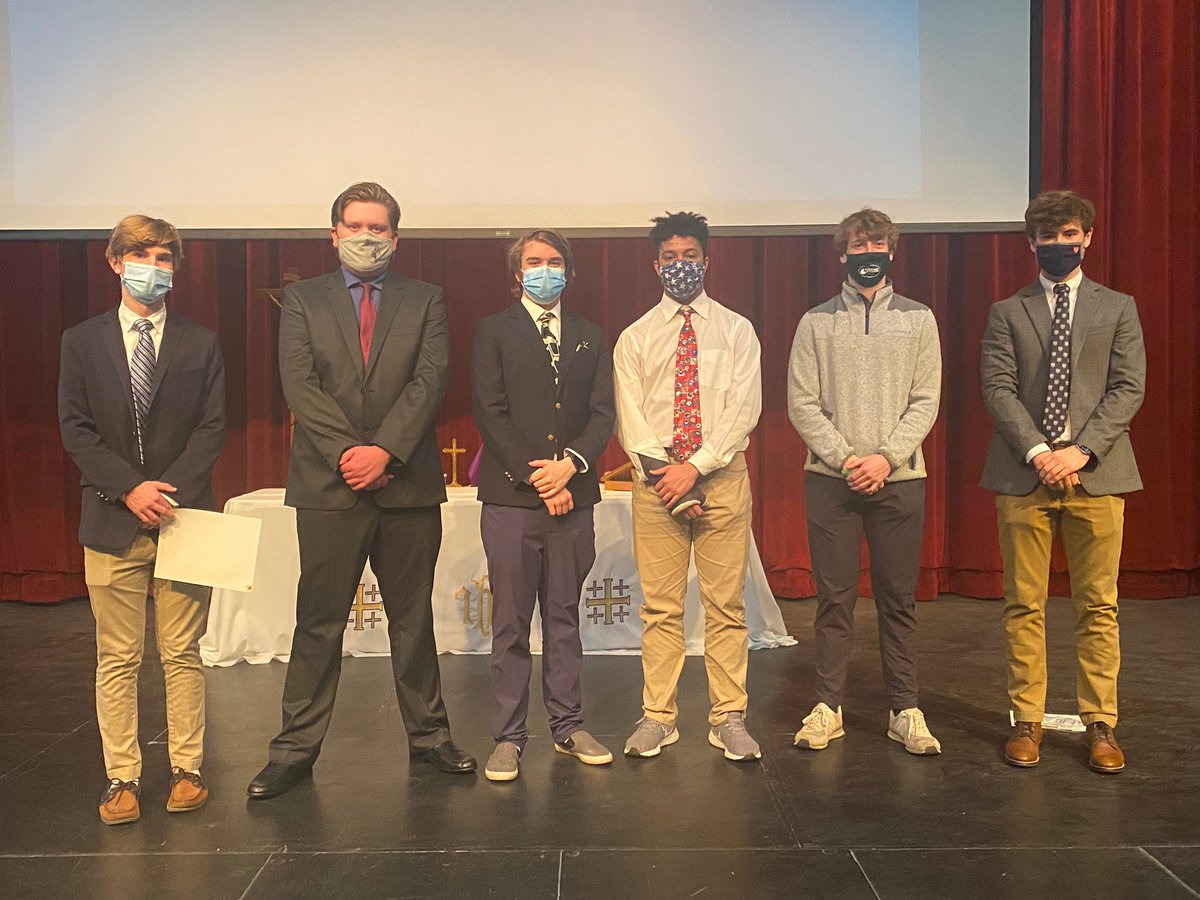 rockhursthockey's tweet photo. Tonight the hockey program gathered to reflect on the 2020-21 season during our team banquet. It was great to gather as a team one last time! Congratulations to our six wonderful seniors, thank you for your leadership and the example you set over the past 4 years! https://t.co/xeCfhuQ5AL