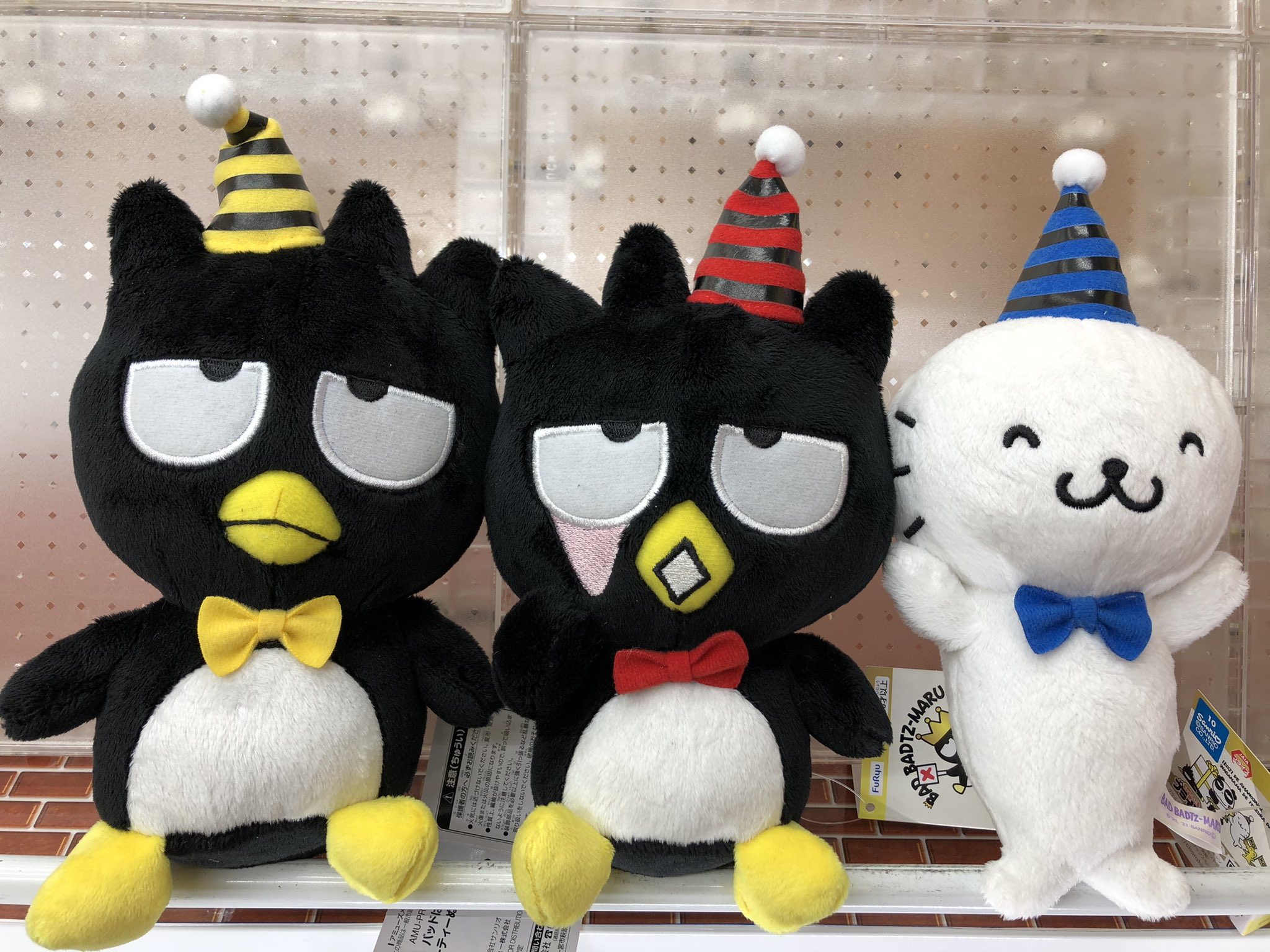 タイトーステーション新宿東口店 1fクレーン サンリオ より ばつ丸 と はな丸 のぬいぐるみが登場しました ばつ丸は2種類ございます 現在稼働中ですので皆さまのご来店お待ちしております タイステ プライズ 新宿東口 景品入荷情報 バッド