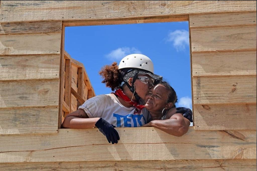 #8M2021

Este no es un día de celebración de lo femenino, se conmemora una lucha por alcanzar la igualdad.
Saludamos a las grandes mujeres que forman esta familia, que cada día ponen su granito de arena para mejorar a nuestra sociedad.
#igualdad
#TECHOBolivia