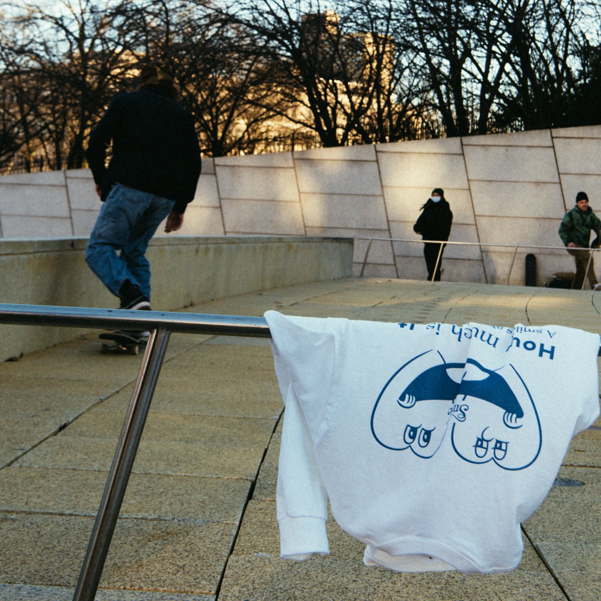 howlt's tweet image. A New Long-sleeved Tee Smile® available at online store and Howlt Coffee Fukuoka.
@howltcoffee 
For Japan：howlt.com/ja/shop/smile-…
For international：howlt.com/en/shop/smile-…