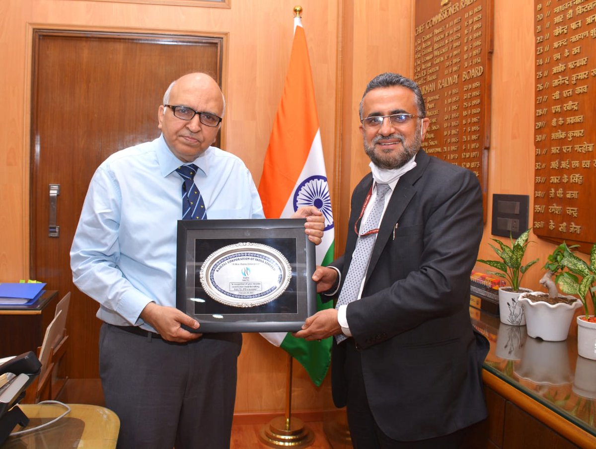 RailTel's tweet photo. CMD/RailTel alongwith Director NPM and Director Fin, met Sh. Suneet Sharma, Chairman & CEO/Railway board to express gratitude for his support in RailTel's IPO.
#railtelipo https://t.co/yMl0JotspG