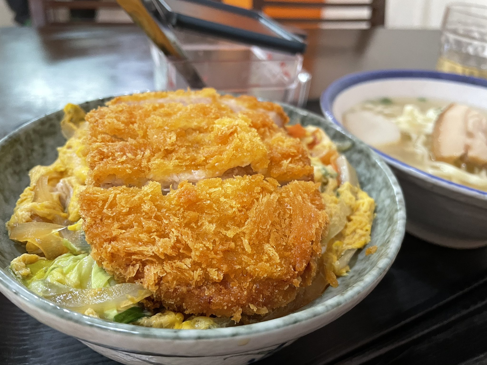 Fmぎのわん 宜野湾グルメ情報 今日のランチは新城の 食堂らりるれろ うちなー食堂らしく メニューがいっぱいあって迷ったんだけど みんな大好きカツ丼頼みました してからに めちゃうま そばもついてて大満足 ぜひ 食べてみてくださいね