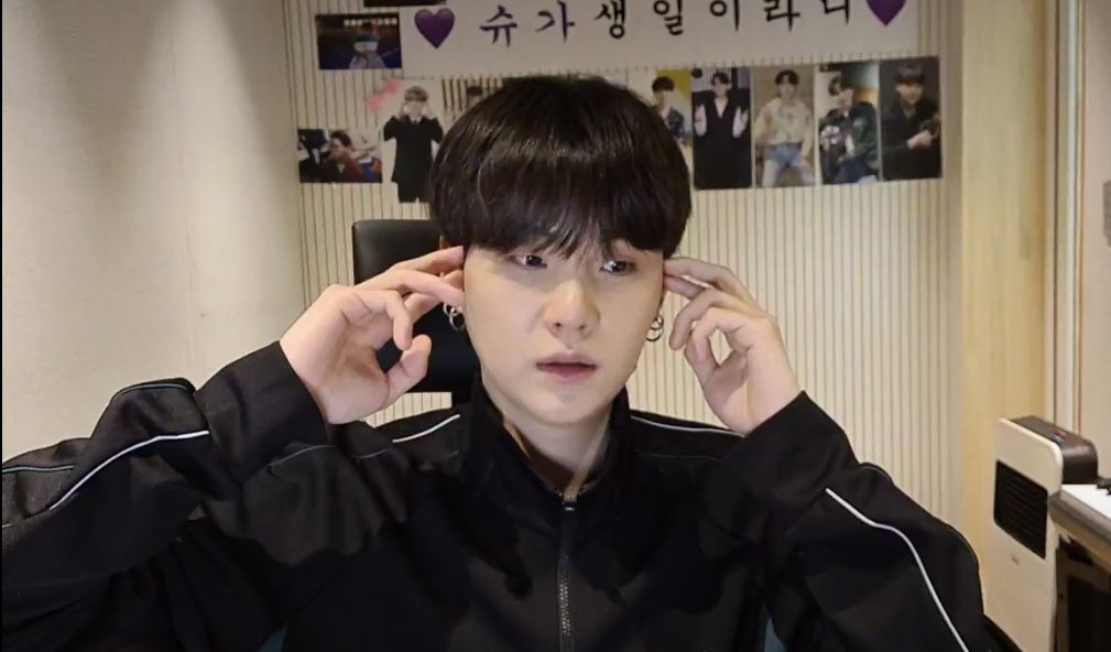 choi_bts2's tweet photo. Yoongi said he lets his back hair grow longer now. @BTS_twt https://t.co/Sh9yKEE9VP