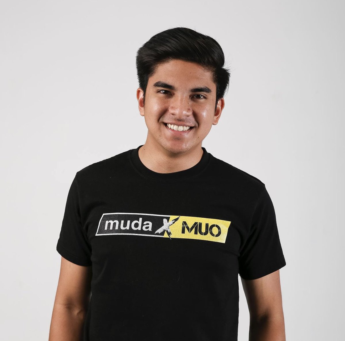 SyedSaddiq's tweet image. Rindu betul rambut panjang ni.

Sejak saya cukur rambut untuk #BotakChallenge, kita dah bantu lebih 765 keluarga Muar menerima laptop dan tablet. 

Food Bank Muar pun dah bantu lebih 5500 keluarga. 

Sekarang saya fikir nak bantu belikan baju sekolah untuk pelajar susah pula.