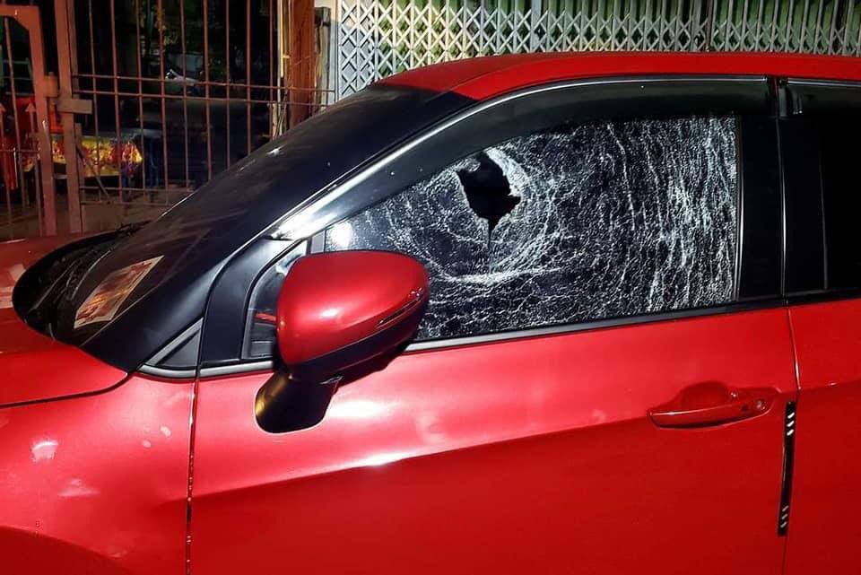 MilkTeaMM_MTAM's tweet photo. TW// Blood ! Citizens took photos of Sound grenades, bullets &amp; damaged cars destroyed by Terrorists in sanchaung(zalon street) last night. Also,one man was injured beacuse of bomb. 
RELEASE THE ARRESTED
#WhatsHappeningInMyanmar
#Mar9Coup #MilkTeaAlliance https://t.co/r1uWfH0ZvU