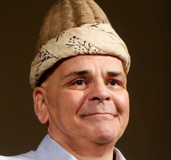 Allah rahmet eylesin ,ailesine ve sevenlerine sabırlar diliyorum 🙏🙏🙏Seksenler dizisi , tiyatro oyunları ve sinema filmleriyle unutulmaz usta oyuncu mekanın cennet olsun 
#RasimÖztekin