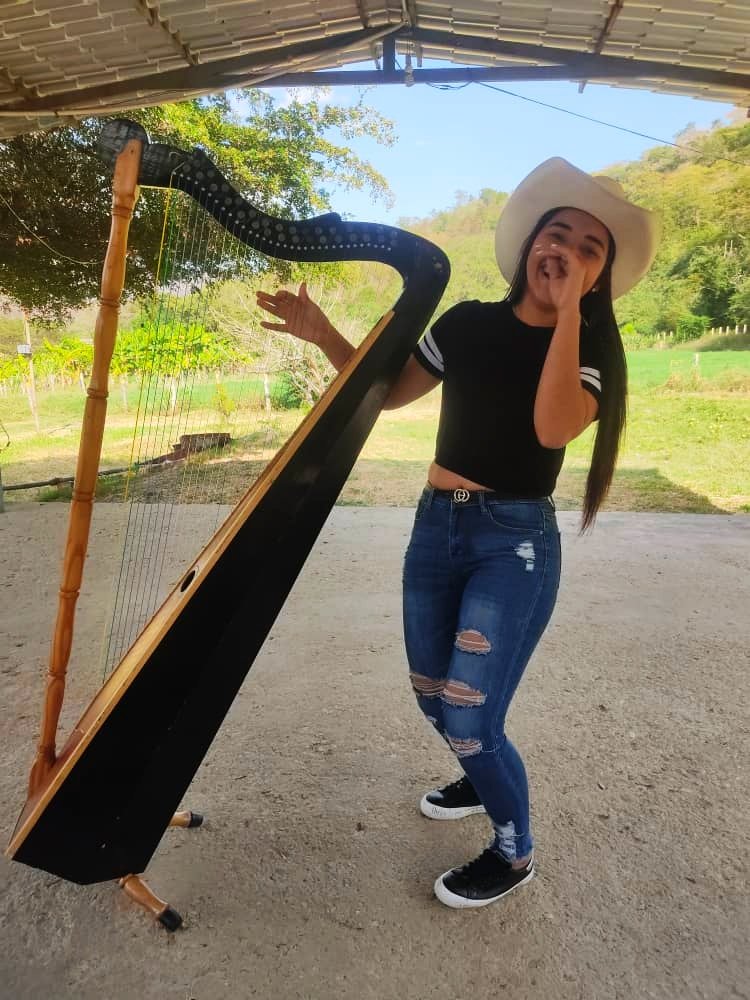 MariaJRami's tweet photo. "Aquí mismo está el joropo bella expresión campesina, Aquí donde la tristeza naufraga en una sonrisa" @CholoValderrama https://t.co/PcKNkkR4Pj