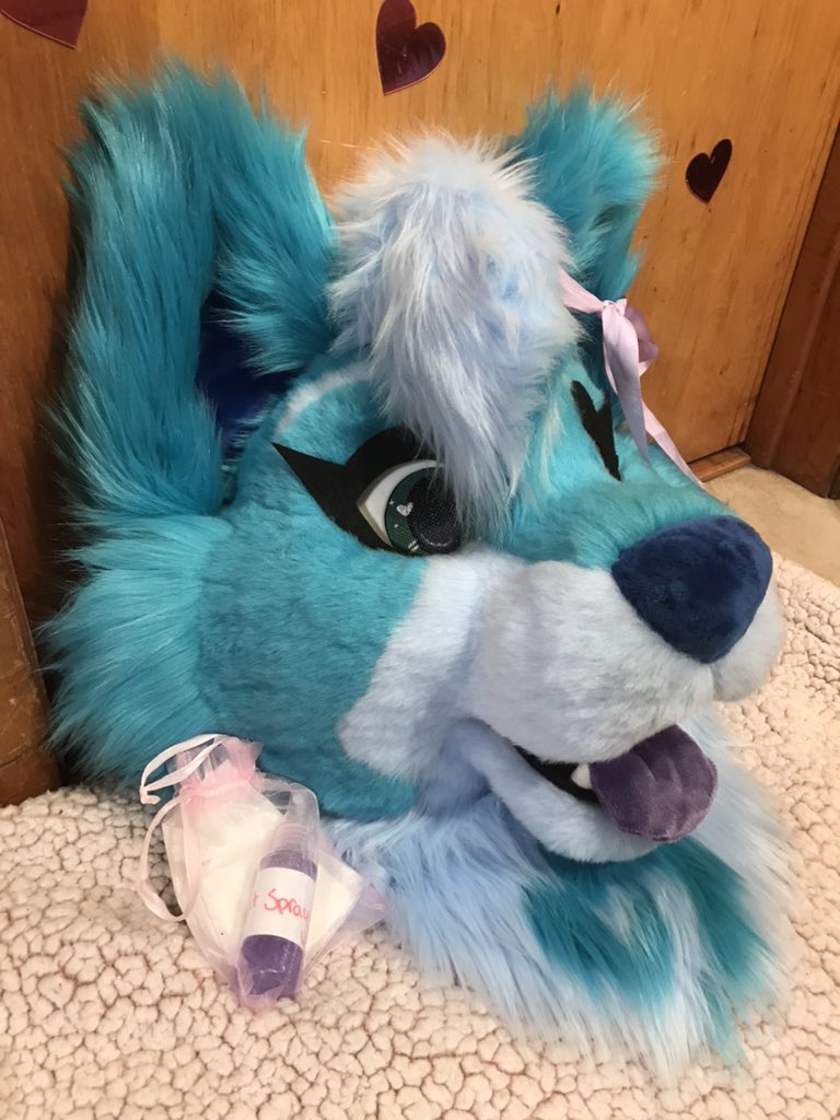 starbrightsuits's tweet photo. Welcome Leilani the Fox to the Starbright Fam! 🌟💖

This is my 3rd completed head and I’m so happy with how it turned out! She features 2 pairs of removable eyelids, removable tongue, and magnetic hair! 

More pics below! 👇🏼

Follow @Leilanithefox to see more of this cutie! 💕 https://t.co/MiSdBHzD8W