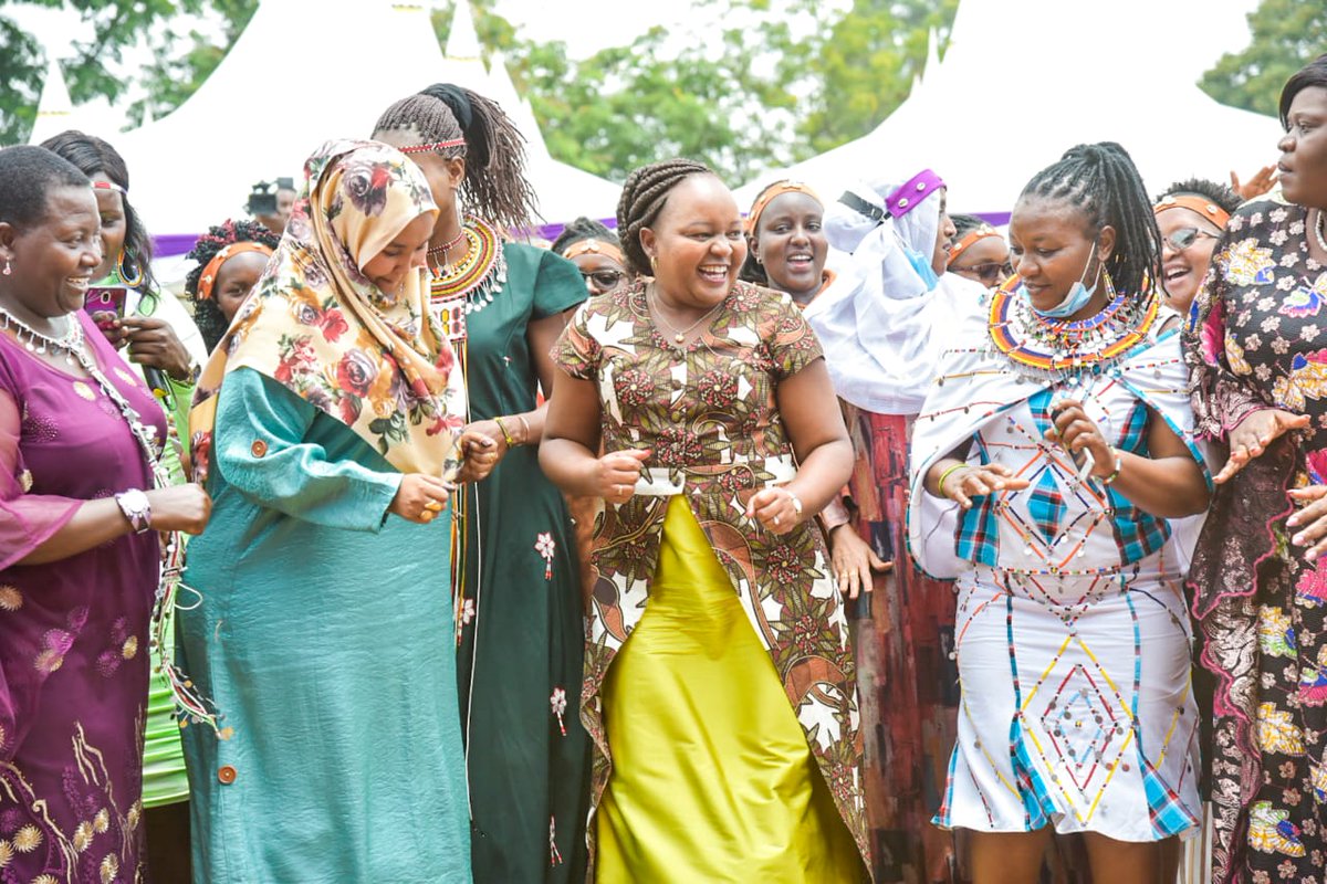 abuga_makori's tweet photo. Kirinyaga people should stick with H. E Anne Waiguru. She's devp conscious and carries the aspirations of President Uhuru Kenyatta and Raila Odinga; UNITY. She's not suspicious like Karanja Kibicho, the fellow who thinks he owns Kenya. Kudos Waiguru. #WaiguruTosha https://t.co/QiTARDr5Lj