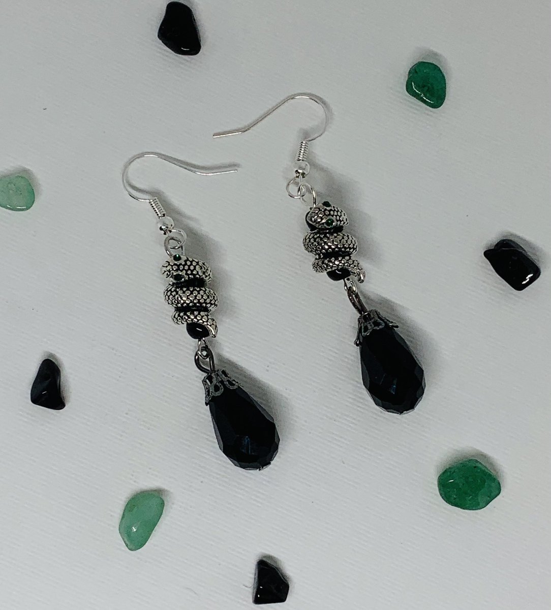 AGildedThorn's tweet photo. Some new earrings in my Etsy! Finally getting my mojo back after a wild few months.🎉💞
https://t.co/WMWgOR2otS https://t.co/rztqOyiAPs