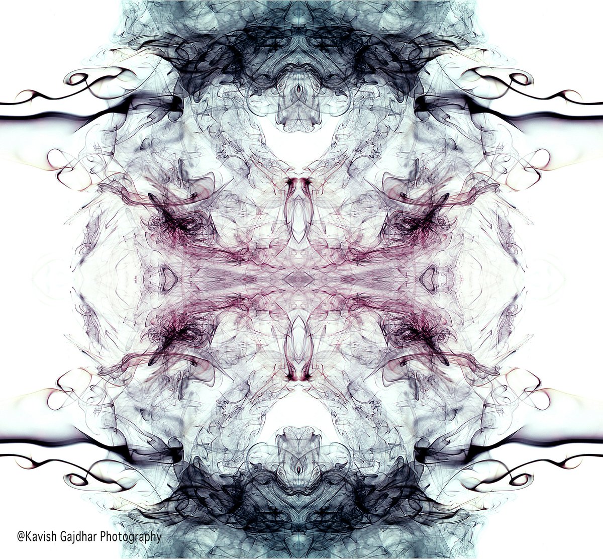 kavishgajdhar's tweet photo. #Abstract #smoke #art #digital_art #abstract_photography #wall_frame #painting #Fume #frame #cretive #photo #photography #wallart #abstract_art #artist #artwork #drawing #digitalart #sketchbook #incenseart #smokedrawing #artoftheday #ArtsOfVibrancy #india #Canon #CanonFavPic https://t.co/ipWpL8NS1V