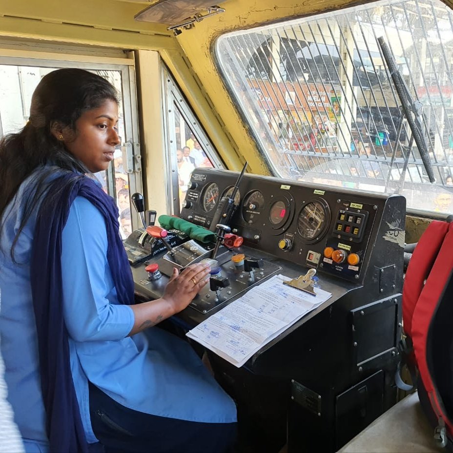 Lolita_TNIE's tweet photo. In the genes! Greatgrandfather, grandfather, father &amp; daughter in service of Railways. Asst Loco Pilot Ria Nag in B'lor Div, goods train crew memb on
#InternationalWomensDay
is from Jharkhand. Dad Pankaj  Kumar Nag (pic) an LP @ ECR @XpressBengaluru @NewIndianXpress @PiyushGoyal https://t.co/bhhzDHfNtX