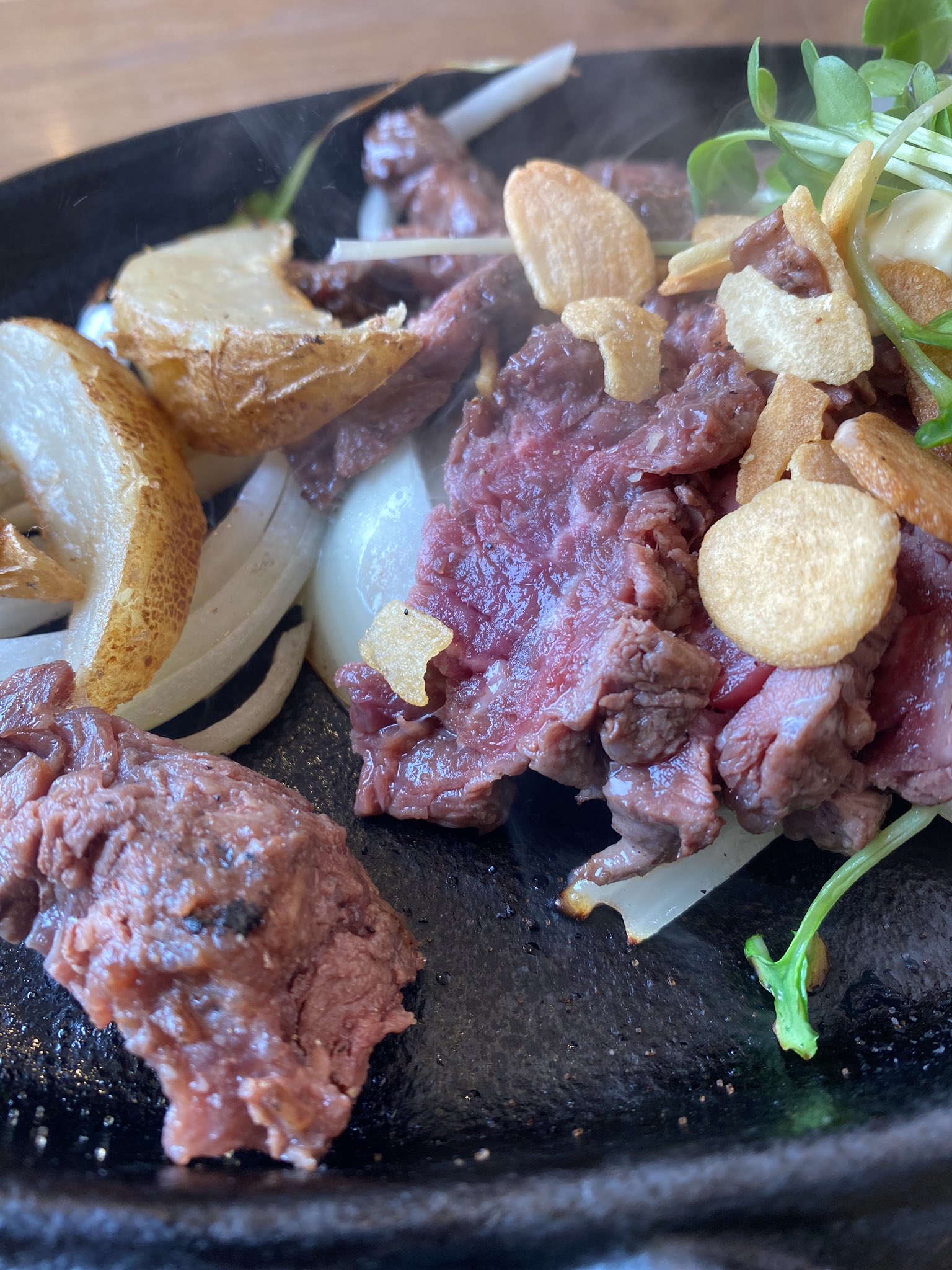 コーズィrr いたちみたばーい 昨日浜玉バイパスにオープンしたばかりの びっくりステーキ唐津店 名物ビフテキとライスセットをオーダーしました 現場からは以上です