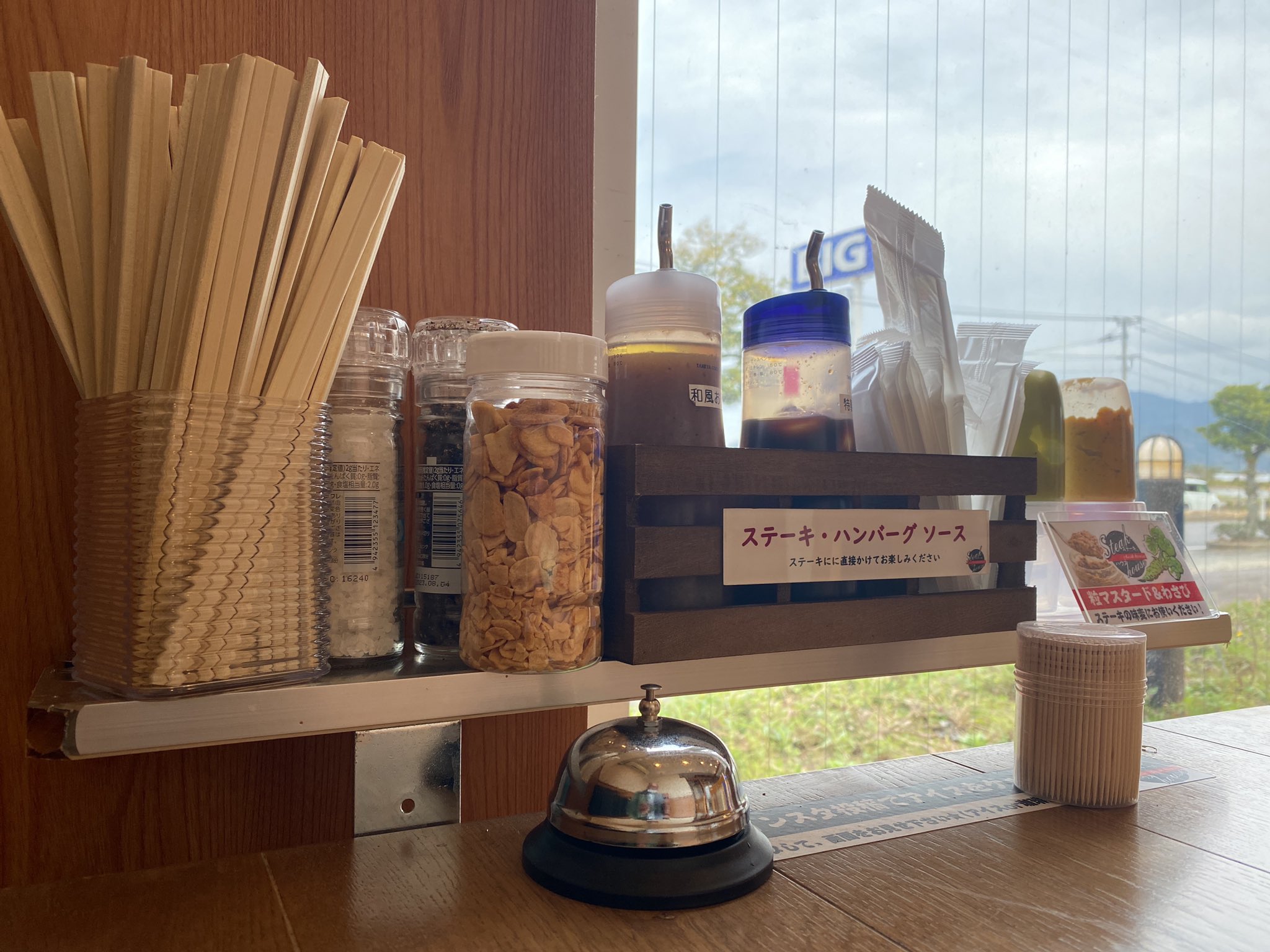 コーズィrr いたちみたばーい 昨日浜玉バイパスにオープンしたばかりの びっくりステーキ唐津店 名物ビフテキとライスセットをオーダーしました 現場からは以上です