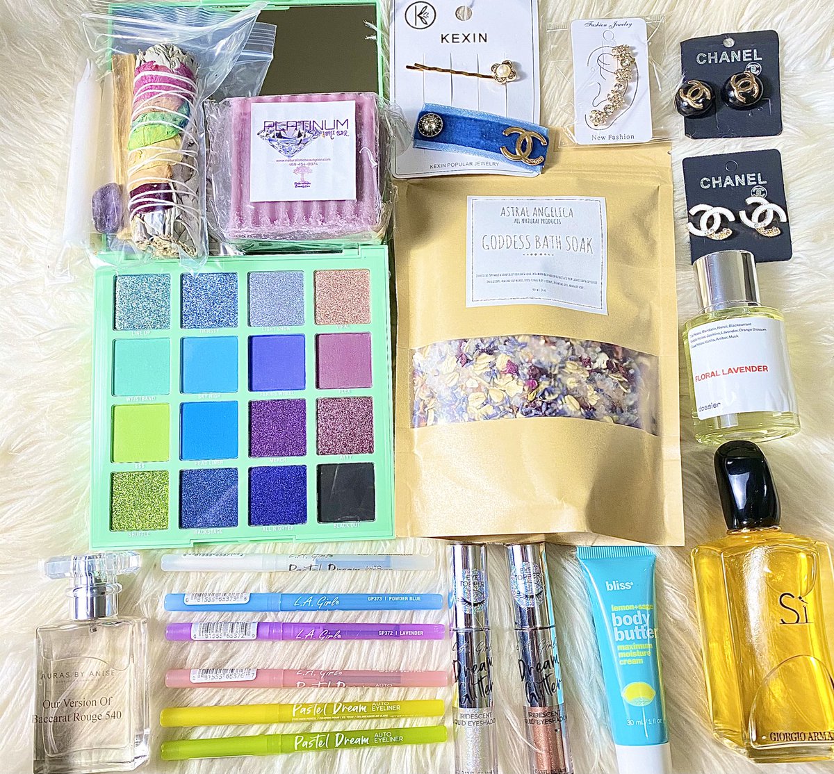 _Platinum_D's tweet image. New Giveaway Guys!!!
Let’s get to 400...
Rules: Must be a follower...
If you already follow me retweet this!
That’s it 💜
Good luck 😘😘😘