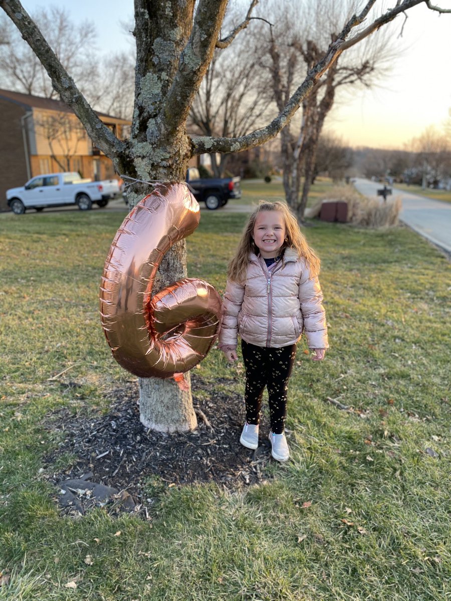 When your teacher is the first one in line at your birthday parade! 💙💛 #Mc3G <a href="/BSanders3421/">Becky Sanders</a> <a href="/JoeWalkerES/">Joe Walker ES</a>