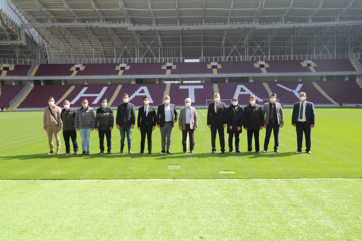 Valimiz Rahmi Doğan, Hatay Stadyumunda, stadyumun devir teslimi öncesi son incelemelerde bulundu.