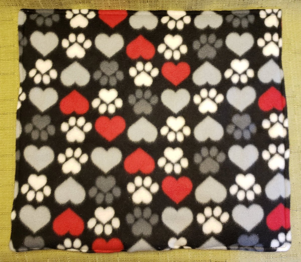 quilts_more's tweet photo. Paw Print Fleece Cat Mat, Kitty Blanket, Catnip Toy, Washable, Reversible,Red And Gray Hearts, White, Charcoal Paw Prints, Black Background https://t.co/WBK6HHwGbR #Etsy #ImagineQuiltsAndMore #KittyBlanket https://t.co/VJ7rriTL3p