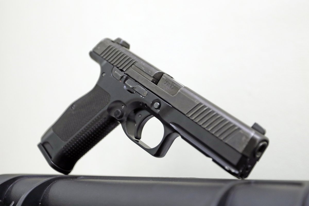 KalashnikovNews's tweet photo. The modular #Lebedev pistol #MPL has successfully passed state tests and is recommended for the #RussianNationalGuard equipment https://t.co/qTAIvfPCqw