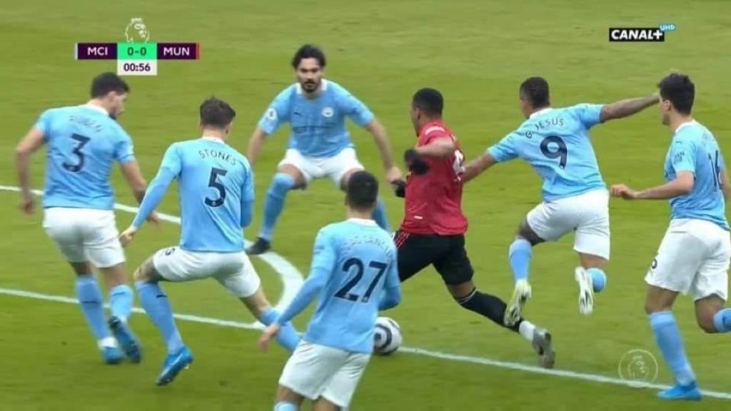 sturge_p's tweet photo. Staying on the ball and being confident in possession, even under the most intense pressure, can bring its rewards👍 https://t.co/LcSdSHR6RO