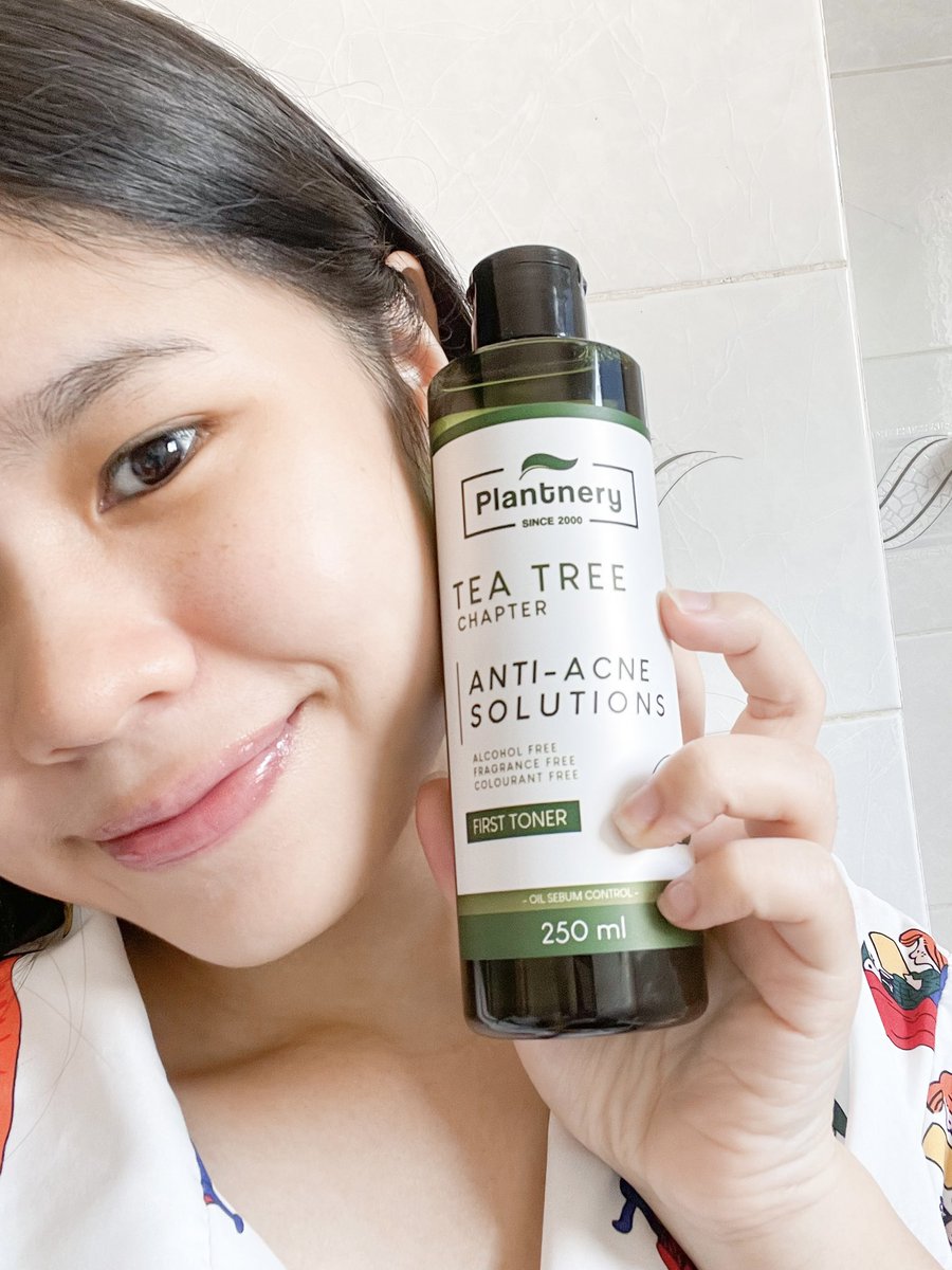 gmmgamm's tweet photo. 🌱Plantnery Tea Tree First Toner โดนป้ายยาจาก Tiktok เป็นโทนเนอร์ถูกและดีมีอยู่จริงงง!! ปริมาณเยอะมากด��วย 250 ml คุ้มไม่ไหวๆๆ ใช้มาสักพักละ น้อนช่วยลดสิวอักเสบ สิวอุดตัน อ่อนโยนต่อผิวด้วย ไม่มีแอล น้ำหอม พาราเบน นี่ล่าสุดเมนมาสิวไม่��ุกละ สบายๆผิว เลิฟเลยยย #ใช้ดีบอกต่อ https://t.co/nexTKOVvKx