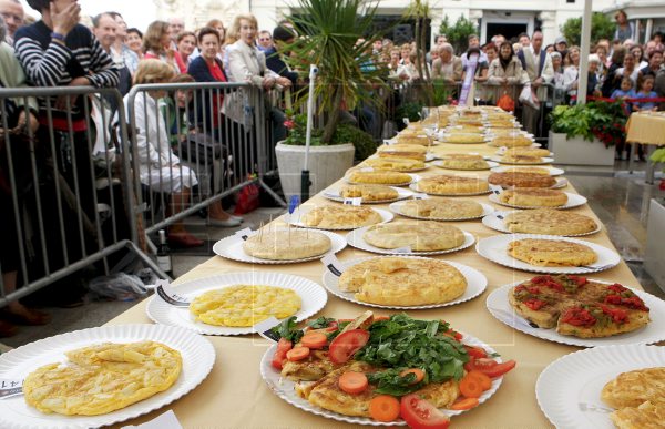 Francesa, de espinacas, de maíz, de bacalao o la más popular, la ¡de patatas!...

Hoy celebramos el #DiaDeLaTortilla , uno de los grandes símbolos de nuestra cultura culinaria. #EFEfototeca #Gastronomia