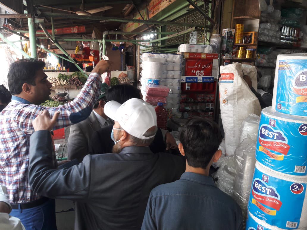 PakEPAIslamabad's tweet photo. Joint Enforcement Team comprising of #PakEPA @ClimateChangePK &amp; @ICTA_GoP inspected shops &amp; retailers in Bahra Khau &amp; G-9 Markaz Karachi Company last week. More than 100 Kg PE bags were confiscated, 01 shop was sealed, and penalties totalling Rs.25,000 were imposed upon violators https://t.co/vXlfmJC45H