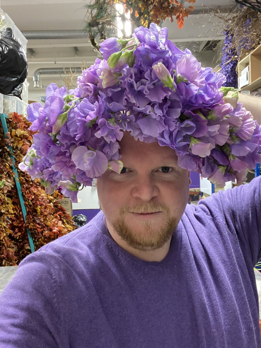 Dress for the flowers you have...
Sweet pea heaven!