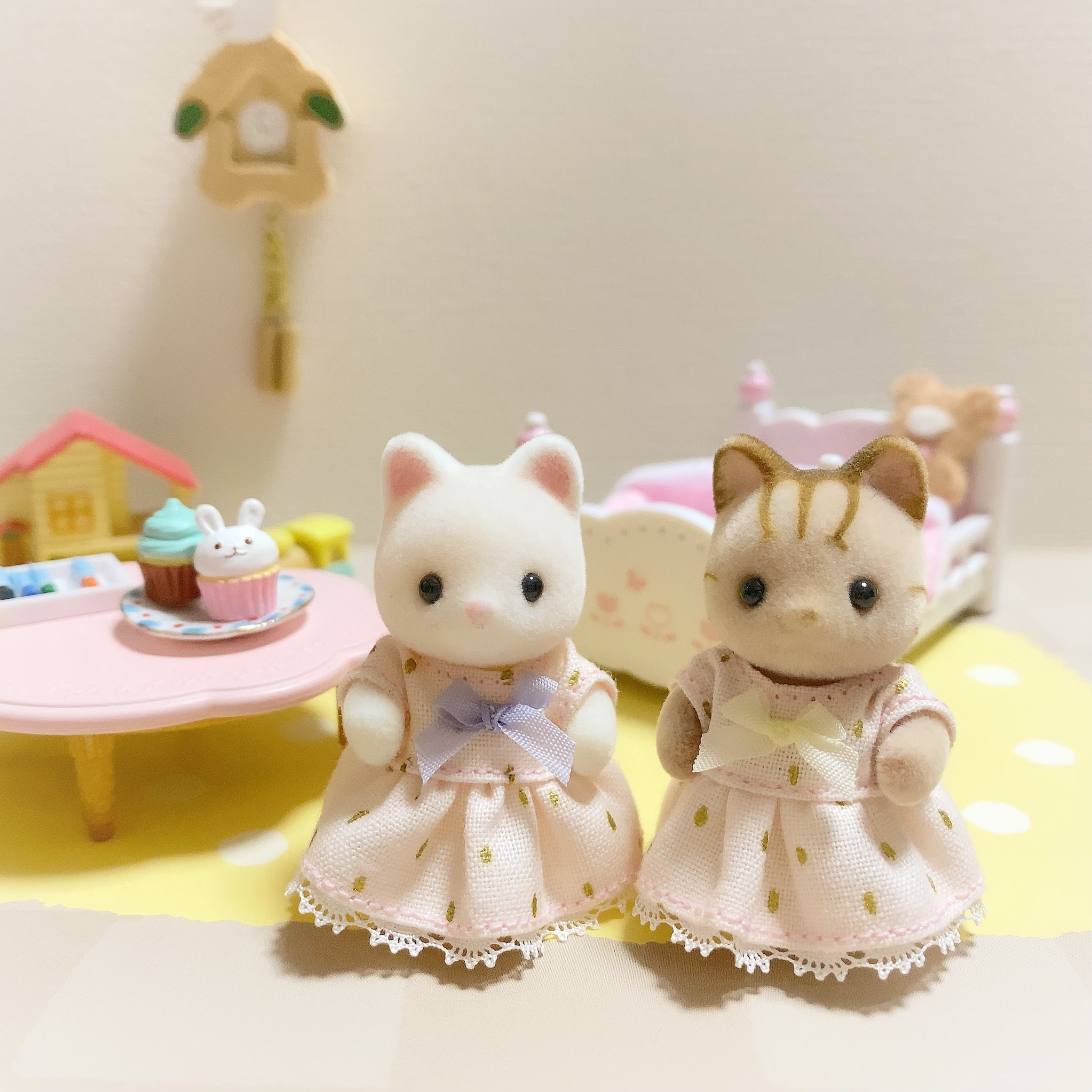 تويتر はる على تويتر 久しぶりに赤ちゃん服 人間用もシルバニアも赤ちゃんの物はお洋服だけでも愛おしく感じる シルバニアファミリー シルバニア服 ハンドメイド T Co 0dnzwdwhty