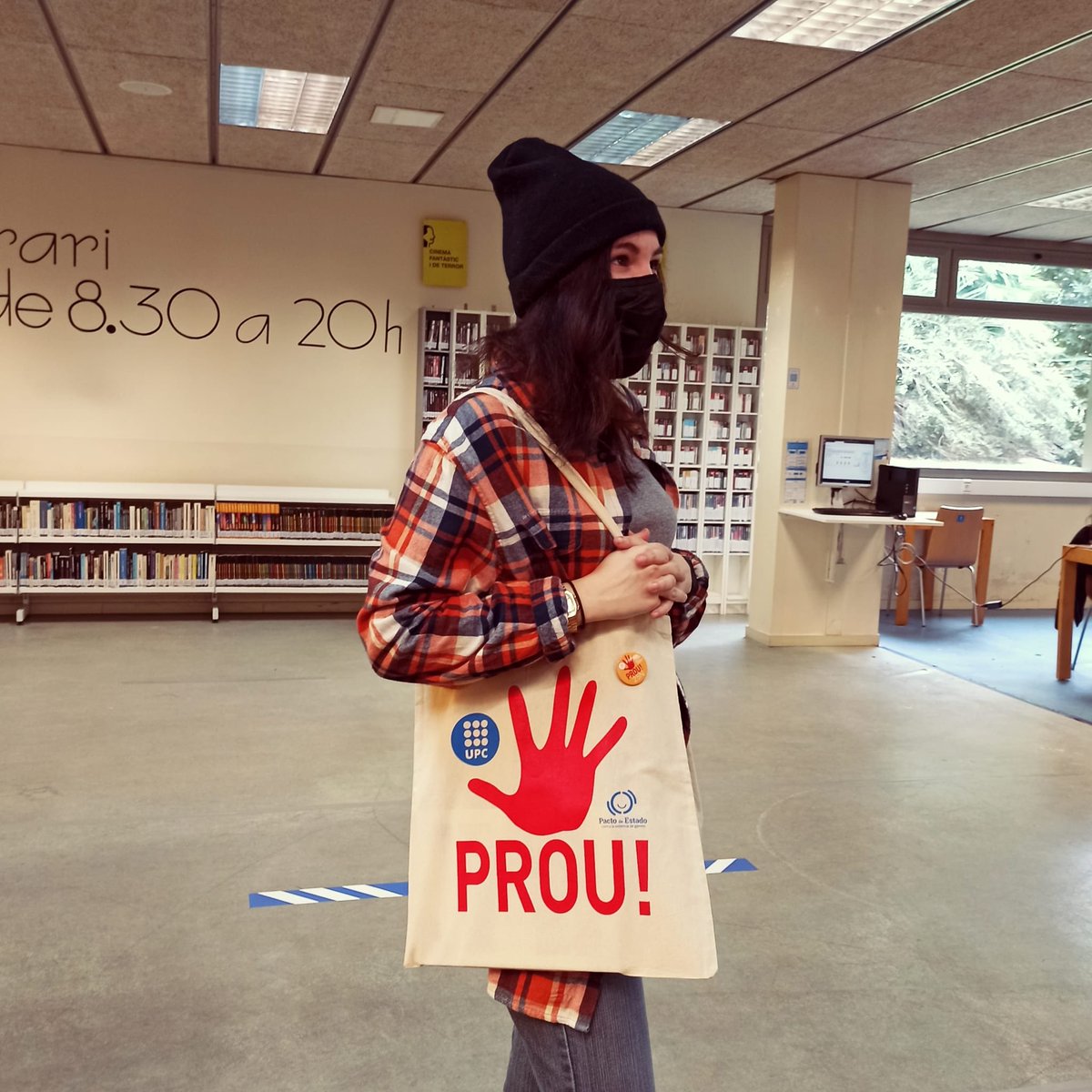 BibUPCVILANOVA's tweet photo. #cosesquepassenalabibupcvilanova... Demanar un llibre de la nostra col·lecció en préstec i marxar amb el llibre + una bossa de tela de regal... així de fàcil!
#8m #8mbibupc21 #donespolitècniques #setmanadeladonaupc https://t.co/Tx8VOhrcaS