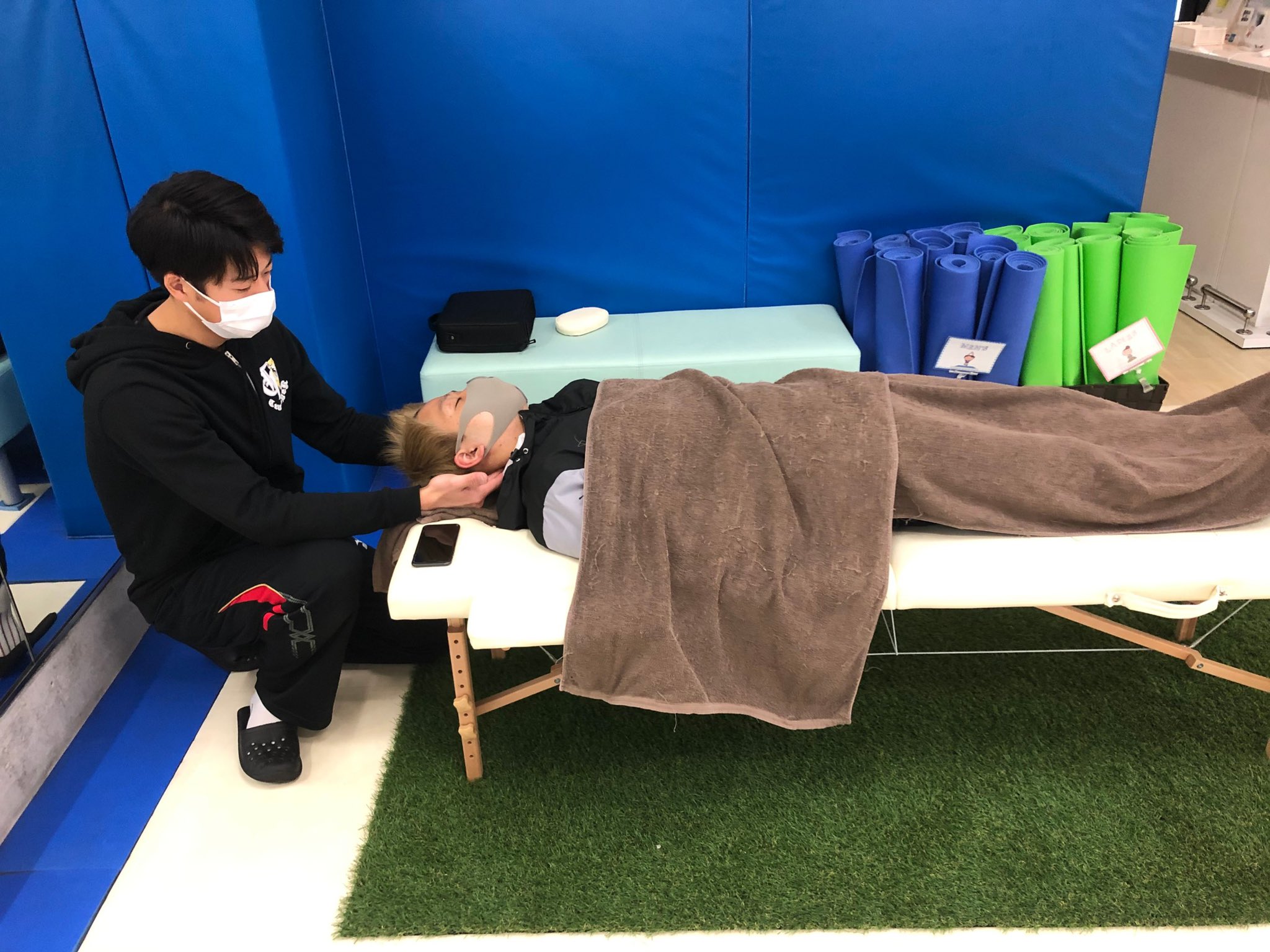 K 1 Gym 目黒 スポーツマッサージ テレワークで余計キツくなった肩こり腰痛の治療は任せてください スポーツマッサージ担当 吉木 康馬 資格 鍼灸師 あん摩マッサージ指圧師 柔道整復師 ご希望の方はお気軽にスタッフまで マッサージ