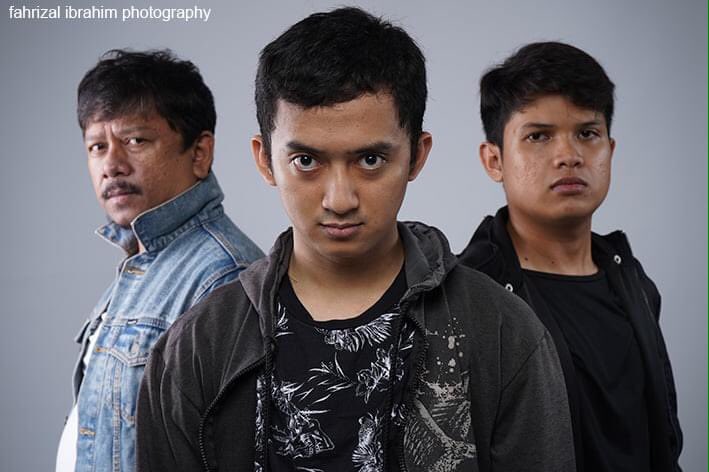 Rizal22's tweet photo. Sesi foto bareng VO talent Podcast Horror Misteri Joy Asmoro, ada tokoh baru muncul di episode 4 nanti, Hantu baik yang tidak sadar dia sudah mati #podcast #dramaaudio #podkeshorror #joyasmorotheseries #Spotify #portrait #Studio358 #fahrizalibrahimphotography https://t.co/8cKhoNBBxa