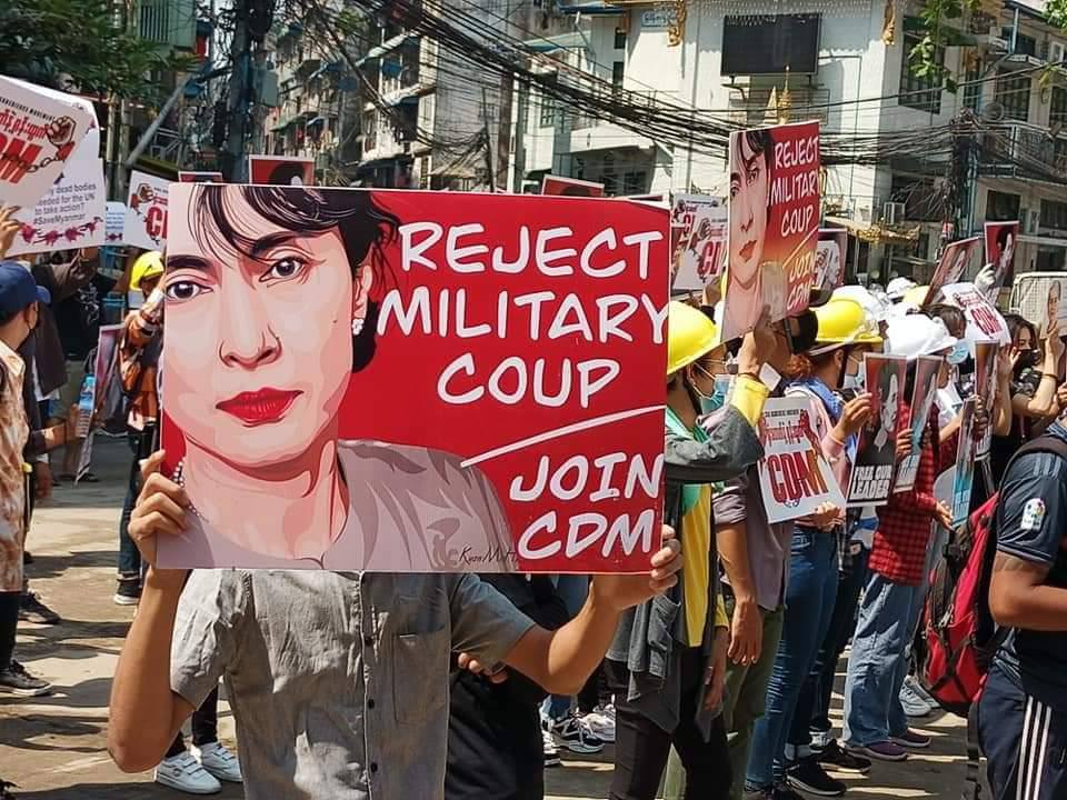PyaePhyoKyaw322's tweet photo. Though the military terrorists seriously threatened SanChaung last night, the people came out again to protest today .The more they oppress, the more we revolt!!!
RELEASE THE ARRESTED
#WhatsHappeningInMyanmar
#Mar9Coup
#HearTheVoiceOfMyanmar https://t.co/e4KlLkn8vl