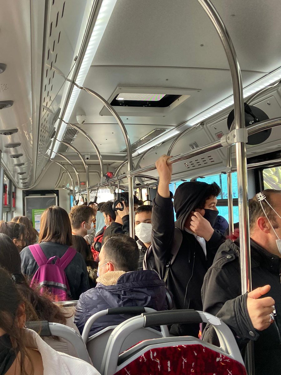 suana cektigim bi fotograf
aynen sosyal mesafe hijyen tedbirlerr 
#iptalkararınıbekliyoruz
#EqualityForTurkishStudents
#İstifaEdiyorum