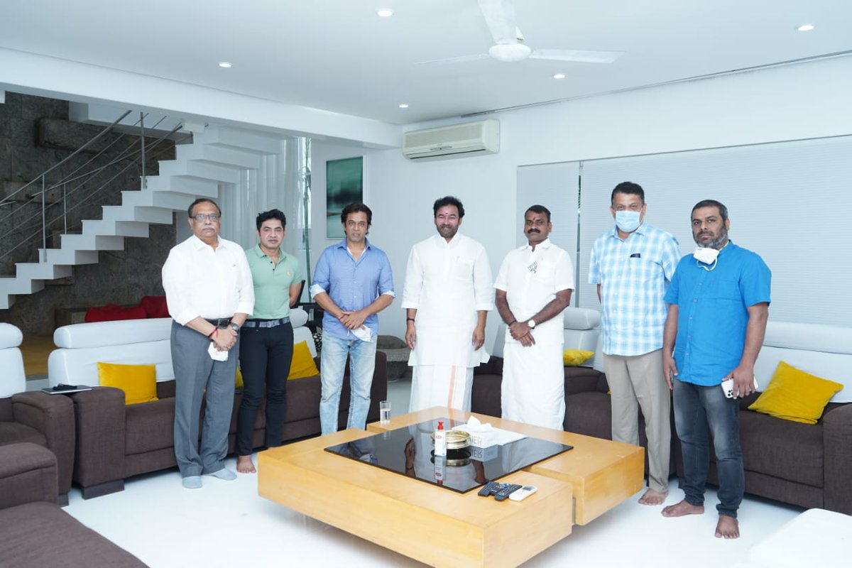 DrLMurugan's tweet photo. இன்று காலை, நடிகர் திரு.@akarjunofficial அவர்கள்  என்னையும், மத்தியமைச்சர் திரு.@kishanreddybjp அவர்களையும் நேரில் வந்து சந்தித்த போது ...

#LMurugan #KishanReddy #Arjun
@blsanthosh @JPNadda @CTRavi_BJP https://t.co/bkDCDeBKWC
