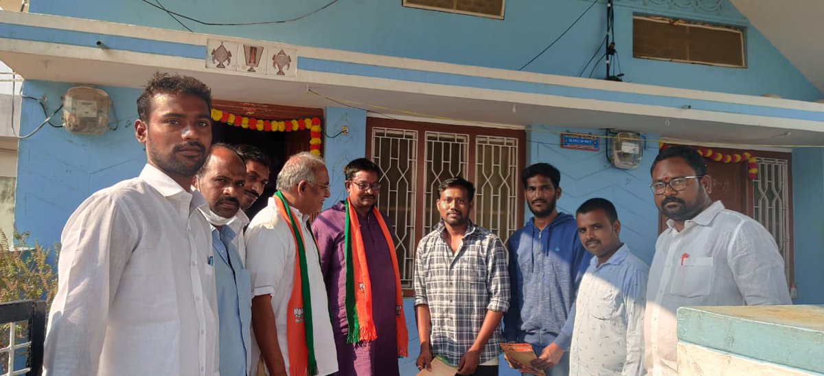 RajavardhanBJP's tweet photo. ఈరోజు ఉదయం 9:30 గంటల నుండి వనపర్తి మున్సిపాలిటీలోని 23వవార్డులో ఉన్నగ్రాడ్యుయేట్ ఓటర్ లను ఇంటింటికి వెళ్లి కలిసి మా భారతీయ జనతా పార్టీ MLCఅభ్యర్థి రాంచందర్ రావుగారికి(S.L No-2)మొదటిప్రాధాన్యతఓటును ఎయ్యవలసిందిగా శ్రీనివాసులు, రామ్మోహన్,సుగురురాము,తిరుమలేష్ రాము,భరత్,రాజులతోపాల్గొన https://t.co/cbZos9JgKM