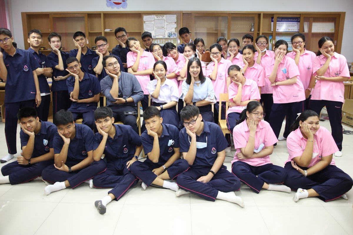 HARUKI_KSWP's tweet photo. ๅ้ใจๅ
็ใ้ซๆ ก1ๅนด็2ๅทๅฎค
#class402
#2gether
#ใฟใคใฎ้ซๆ กใงใฎ็งใฎ็ๆดป https://t.co/fmRMgab6ps