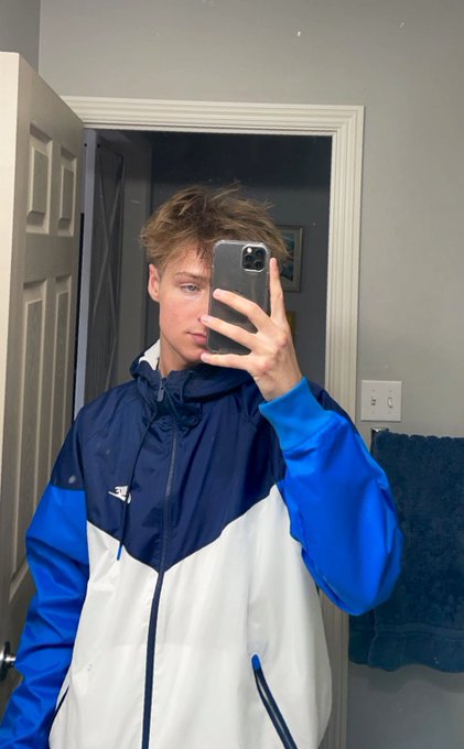 2 pic. Rt if u want sum nudes ?? https://t.co/l6F3vV6xXu