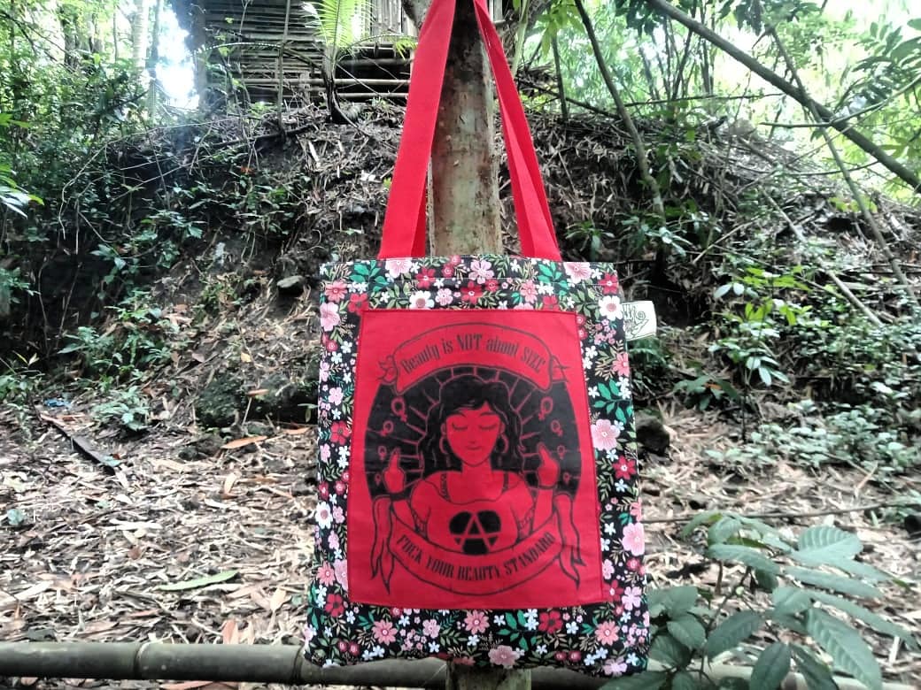 needleNbitch's tweet photo. Upcycle Totebag
@75k
Bisa chek langsung Instagram @katalog_needleandbitch
#totebag #bags #pencilcase #katalog #needleandbitch #activism #ethicalfashion #handmade #screenprinting #collective #earthfirst #environmentalism #queers  #bodyauthority #tubuhkuotoritasku https://t.co/Z9YGV2xBQU