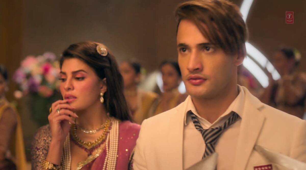 TeamJaquelinee's tweet photo. 1 Year ago in this moment both #AsimSquad and #Jacquelinians were so Happily seeing #JacSim aka @Asli_Jacqueline n @imrealasim grooving together in #MereAngneMein ! Even the song was a trash This duo made everyone's heart melt from their Chemistry 🤍🔥
#JacSimFever still in ❤️ https://t.co/zi8raFSpHL
