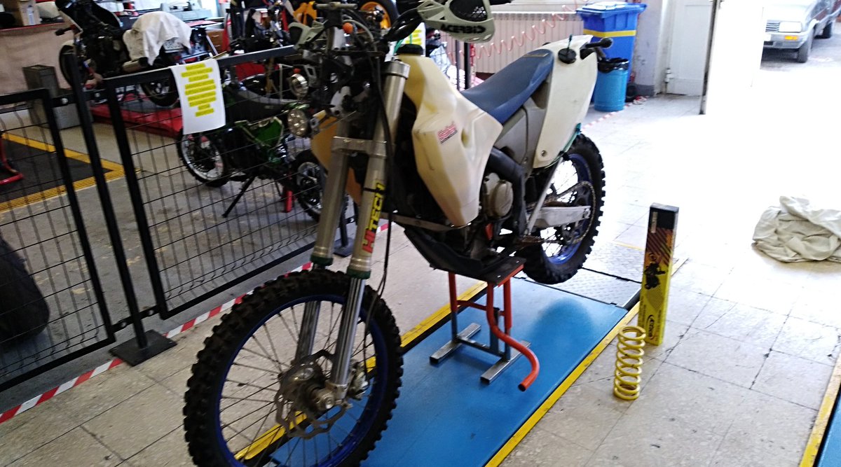 Automozioa_db's tweet photo. Zure motoa konpontzen ikasi nahi? Hasi da @Automozioa_db motoen ikastaroa.
Quieres aprender a reparar tu propia moto? #sidecar #R6 #ktm640lc4 @FPdbosco #lanbideheziketabainoaskozgehiago @IkasOarsoaldea @ikaslangipuzkoa #muchomasqueFP #losdelasmotos #bancodepotencia @maeso34 https://t.co/dkmhfNEA5w
