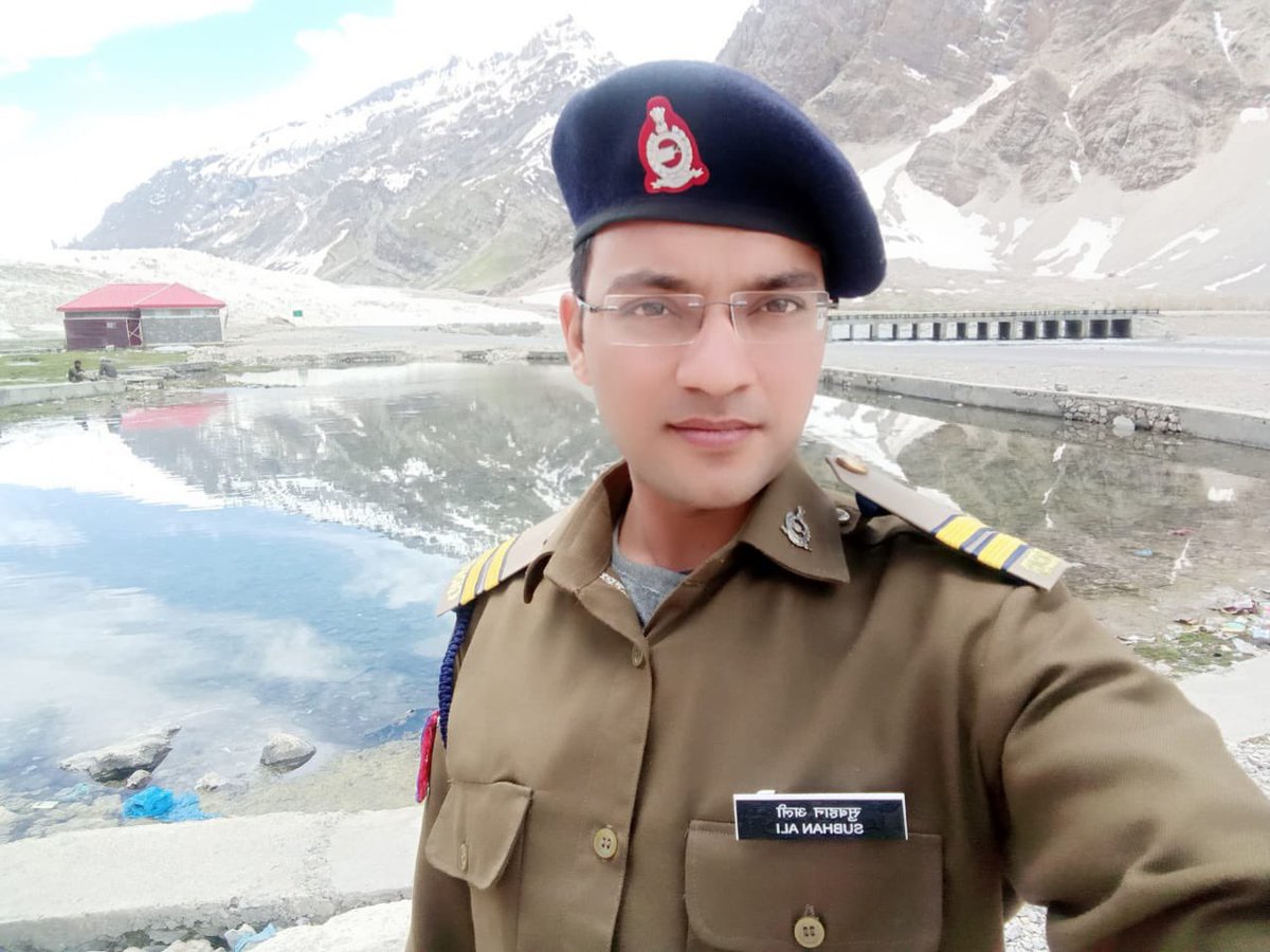 rohanduaT02's tweet photo. The Ali brothers would train UPSC aspirants together in Delhi till the Subhan himself made it first to IIT for Mtech degree and then cleared IES to land a job with Border Roads Organisation (BRO) in Kargil in 2019.

He was on a duty to check quarantine centre in Minamarg.. https://t.co/jQ3mEAaamh