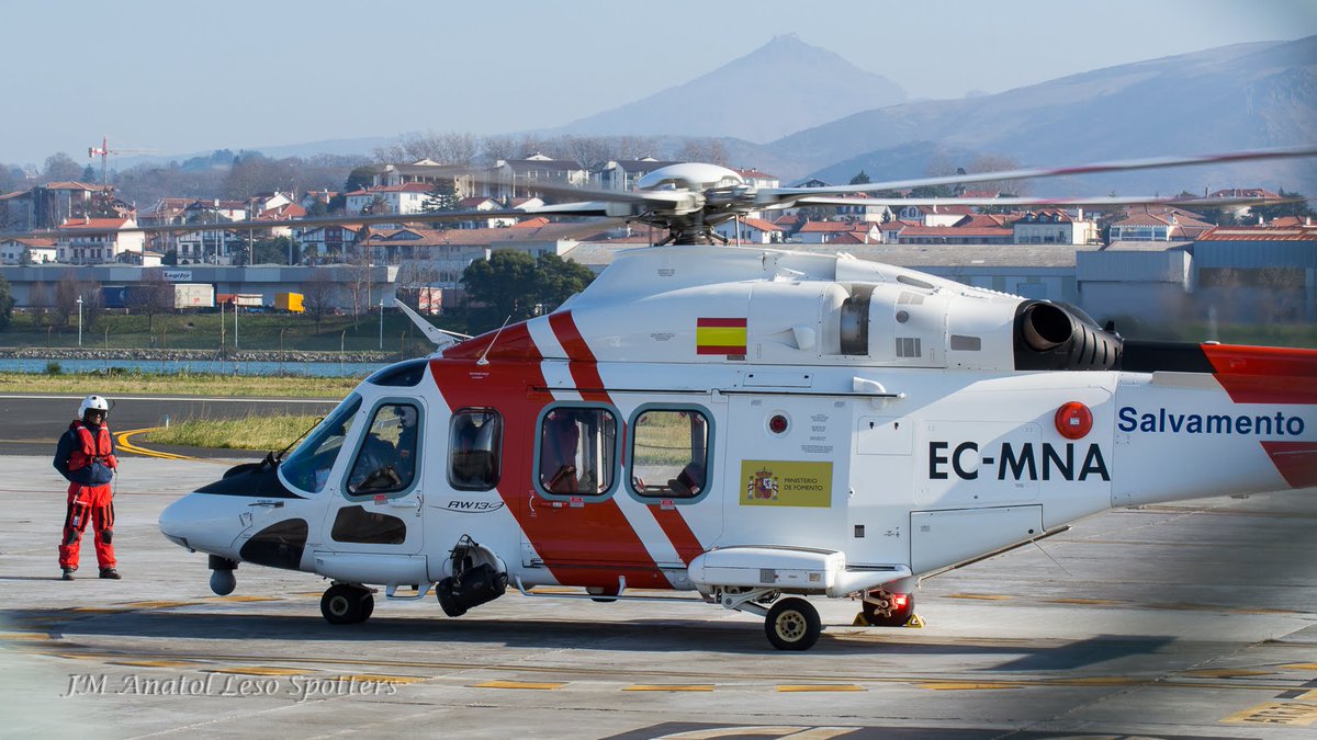 jmanatol's tweet photo. #BuenosDias
#Martes
Todo listo y supervisado antes de #volar
@LDO_Helicopters #AW139 de @salvamentogob preparado para #despegar en @DonostiAir #LESO
#aspas #rotor #SAROffShore #RescueandSesrch https://t.co/wsnjj4UKtv